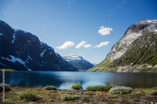 Fototapeta Naklejka Na Ścianę i Meble -  Mountain lake on the way to Geiranger Fjord in Norway