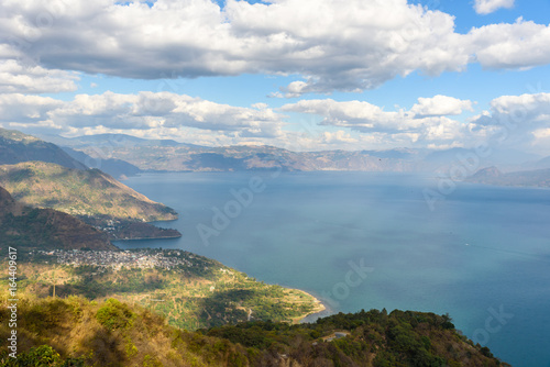 Viewpoint at lake Atitlan - view to the small villages San Marcos, Panajachel and San Marcos at the lake in the highlands of Guatemala © Simon Dannhauer