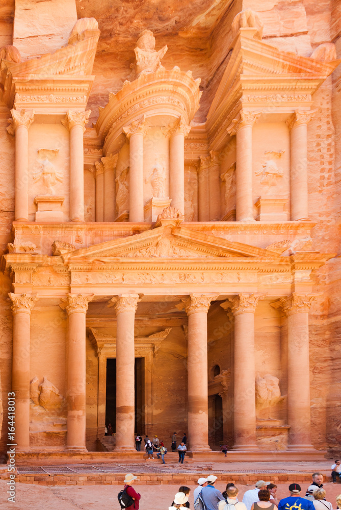 Obraz premium view of the Treasury- Petra, Jordan