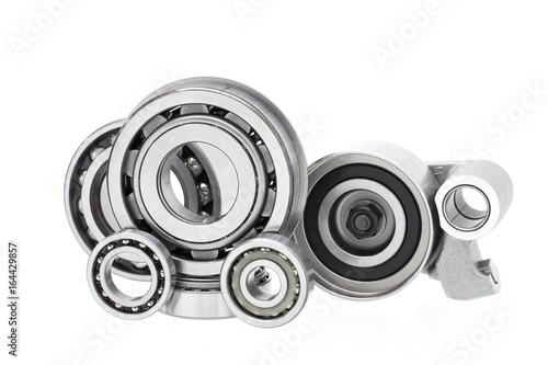 Group cars bearings and rollers (automobile components) for the engine and chassis