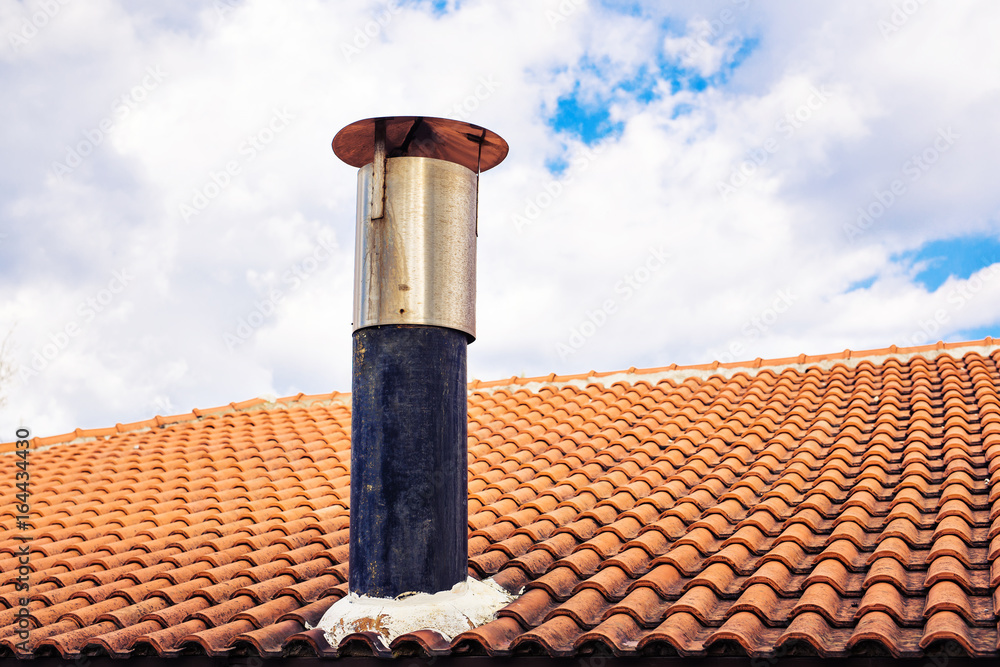 Naklejka premium Chimney stack and roofing on the new building
