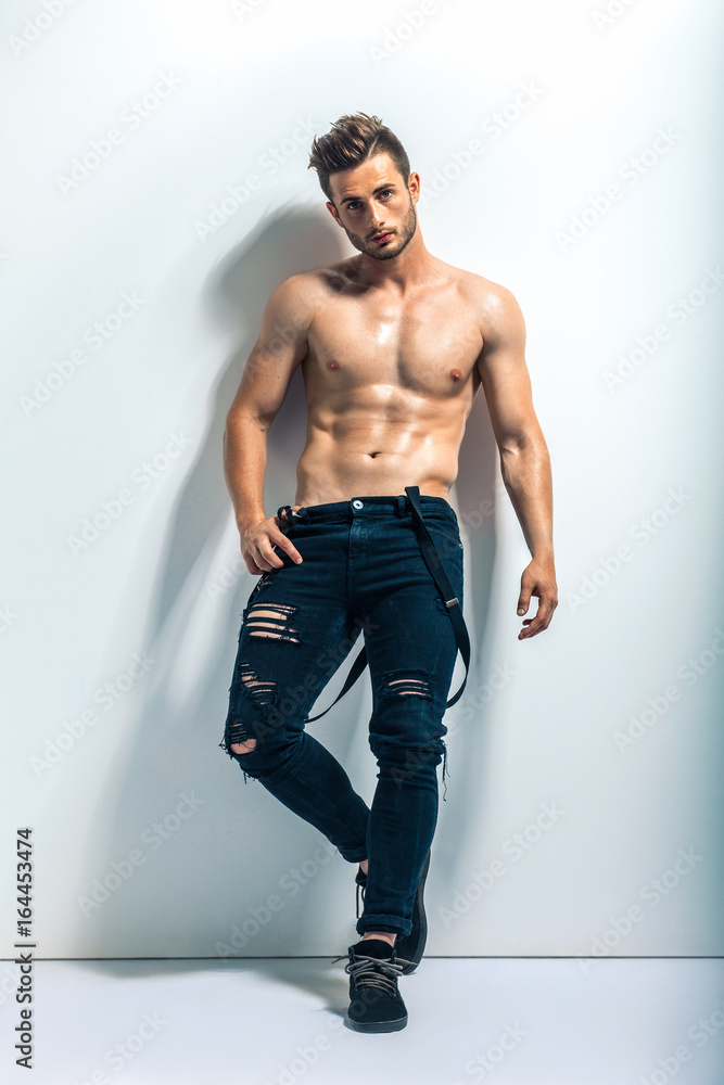 Obraz premium Full length portrait of a sexy muscular shirtless man