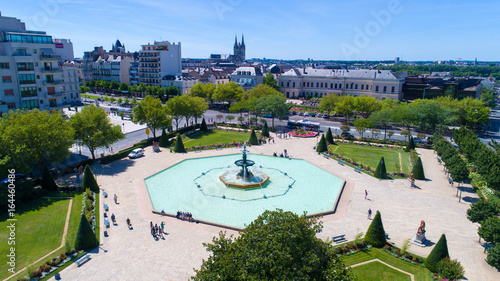 Vue aérienne sur le jardin du Mail, dans le centre ville d'Angers photo