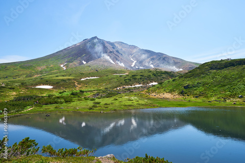 旭岳と鏡池 