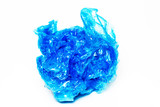 Zerknüllter blauer Plastikmüll