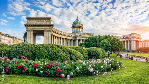 Казанский собор и пионы Kazan Cathedral and peonies