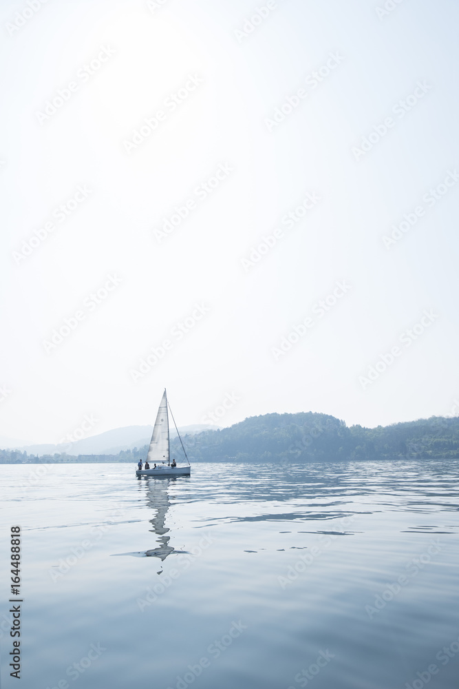 Barco en el lago