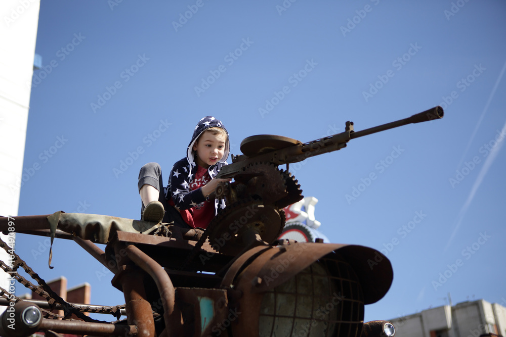 Child with machine gun
