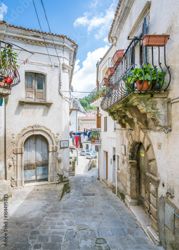 Fotografie Scenic sight in Pietrapertosa, small village on the Lucanian Dolomites, province of Potenza, Basilicata, Italy