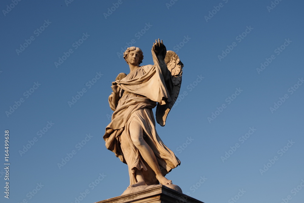 Roma statue