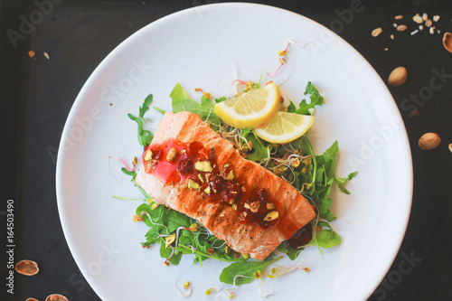 Tableau sur toile salmon with pistachios