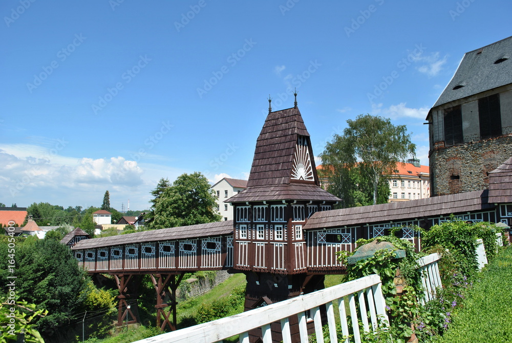 Drewniany most, Nowe Miasto na Metują