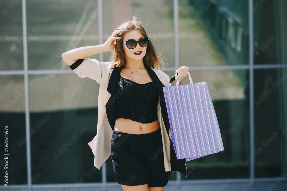 Girl on Shopping