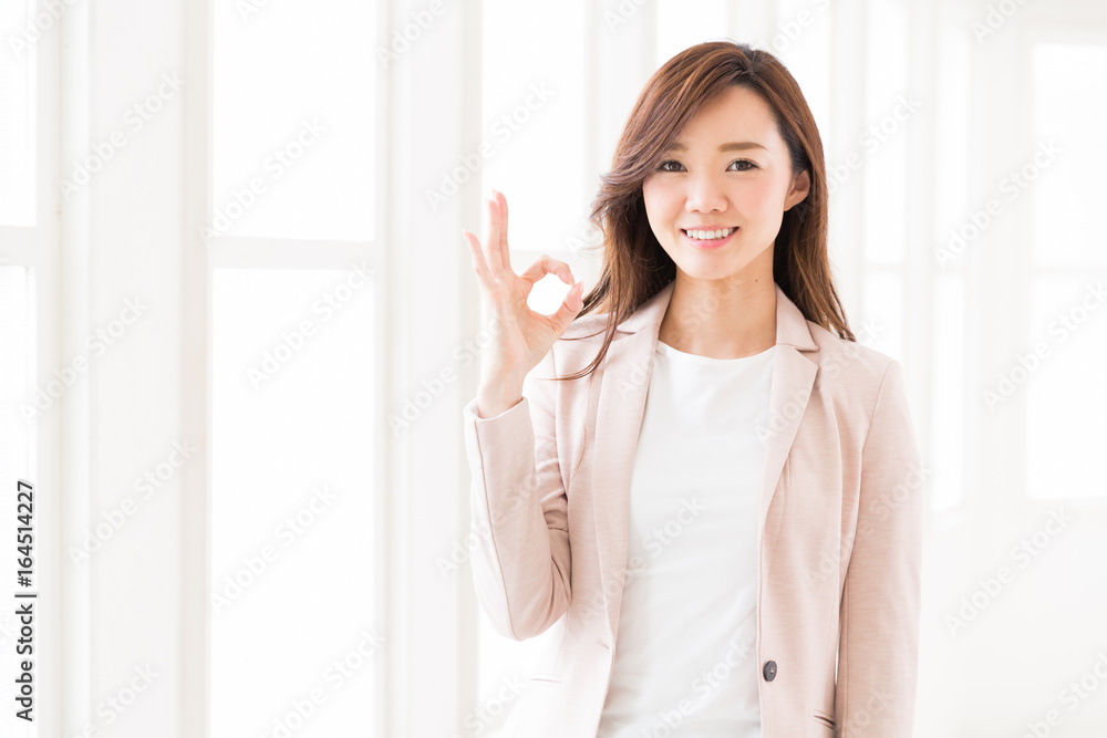 笑顔の女性 ビジネス 笑顔の女性 ビジネス