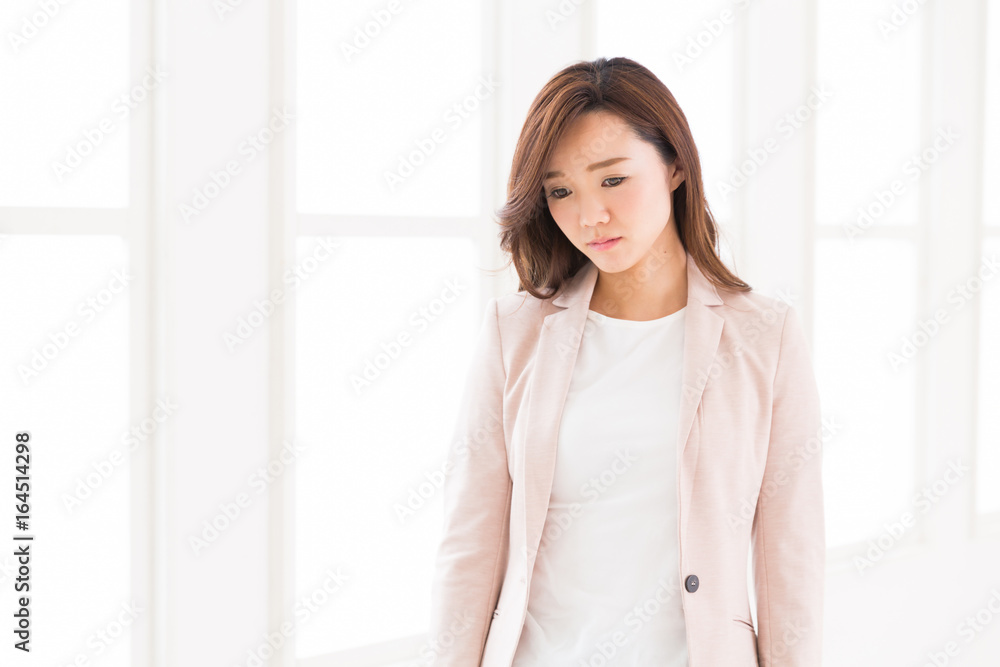 疲れた女性 ビジネス 疲れた女性 ビジネス