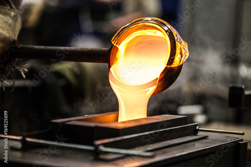 Obraz na plátně Pouring Melted Glass into Graphite Mold