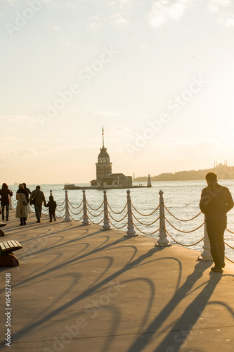 Canvas Print People towards Maidens Tower