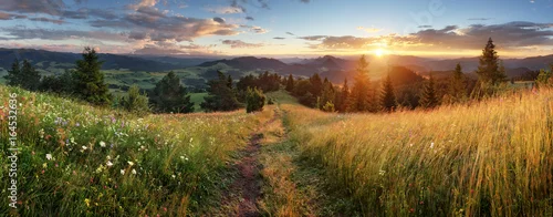 Panel kuchenny z motywem Beautiful summer panoramic landscape in mountains - Pieniny / Tatras, Slovakia
