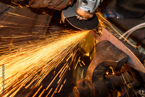 Fotografía Blacksmith, knife sharpening, sparks, metal.