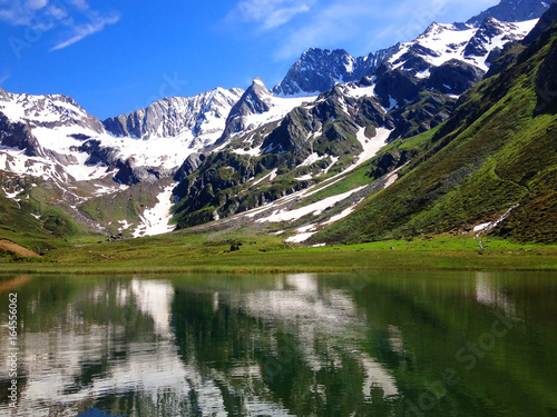 Fototapeta Naklejka Na Ścianę i Meble -  Schneebedeckte Berge in den Alpen