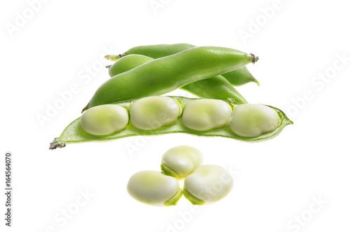Φωτογραφία broad beans   pods and grains on an isolated white background