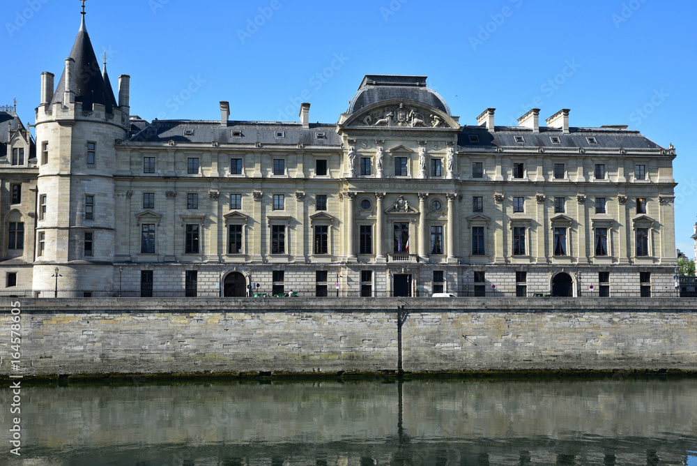 Palais de justice à Paris sur l'île de la Cité, France