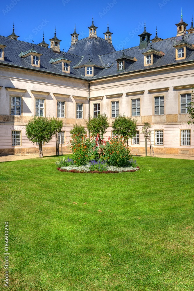 Naklejka premium Schlosshof Pillnitz bei Dresden