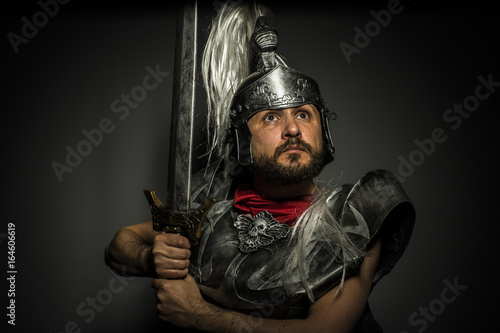 Legionnaire, Roman centurion with armor and helmet with white chalk, steel sword and long red cape © Fernando Cortés