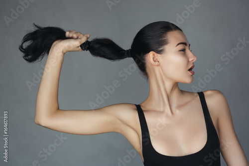 Cuadro en lienzo Fashion woman with ponytail