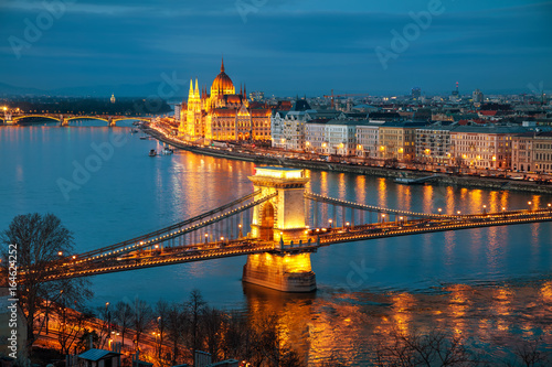 Obraz na płótnie Overview of Budapest at sunset w salonie