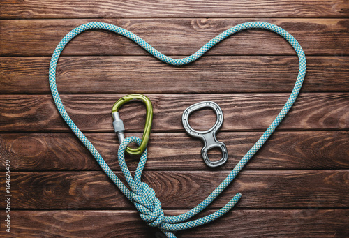 Climbing rope in the shape of a heart.