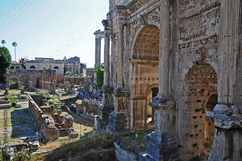 Roma, i Fori Imperiali e l'Arco di Settimio Severo © lamio