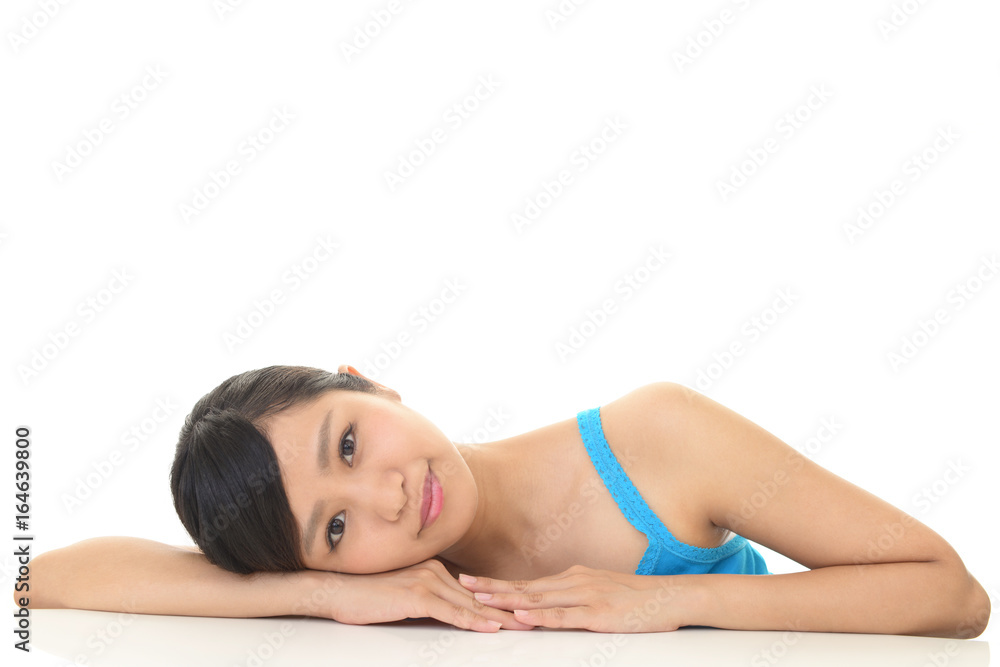 寛ぐ女性 寛ぐ女性
