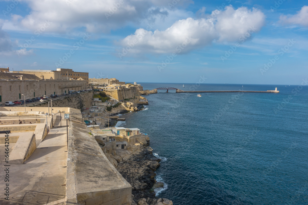 Obraz premium Valletta bastions with Fort St. Elmo and Breakwater Bridge, Malta