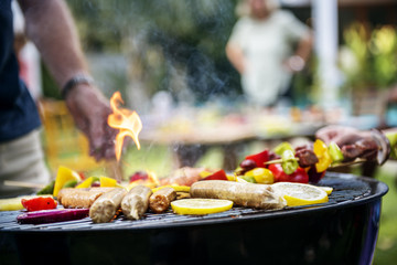 Stickers Grill / Barbecue Huisgemaakte barbecue op gloeiende houtskool  © Rawpixel.com