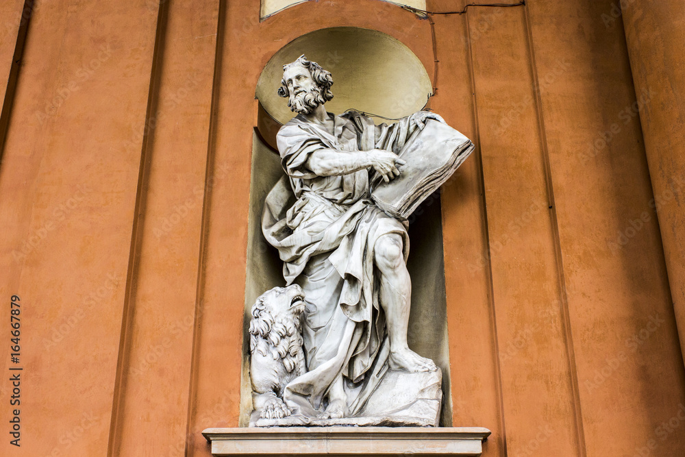 Obraz premium Statue of Mark the Evangelist with the lion inside the Sanctuary of the Madonna di San Luca, a basilica church in Bologna, northern Italy