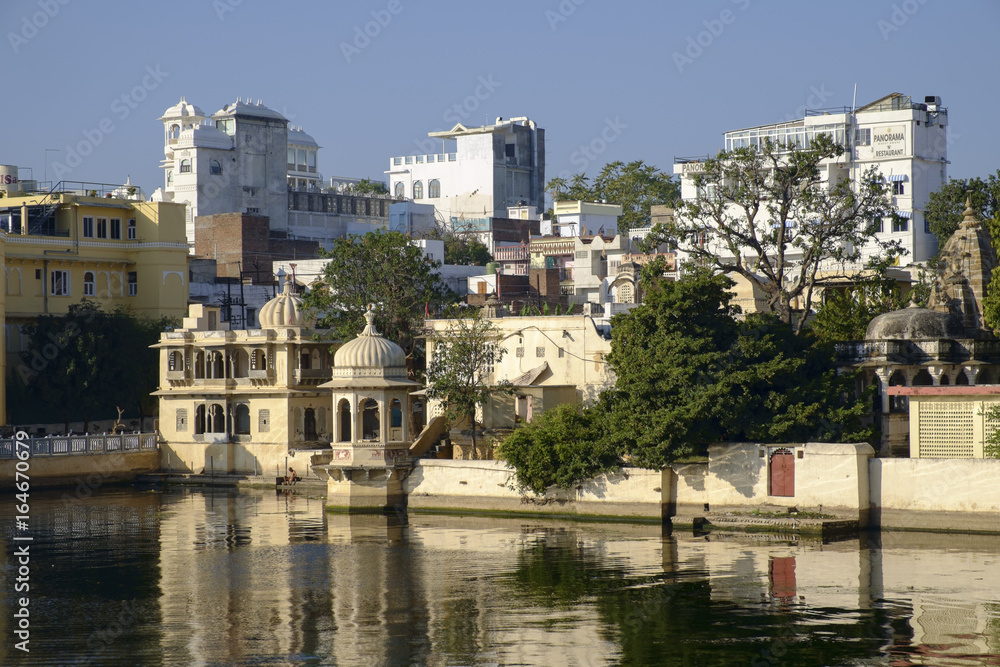 Udaipur city on te Lake Pichola, also knows as City Of Lakes.