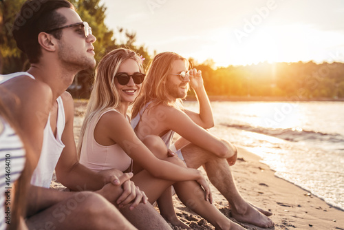 Group of friends on beach © Vasyl