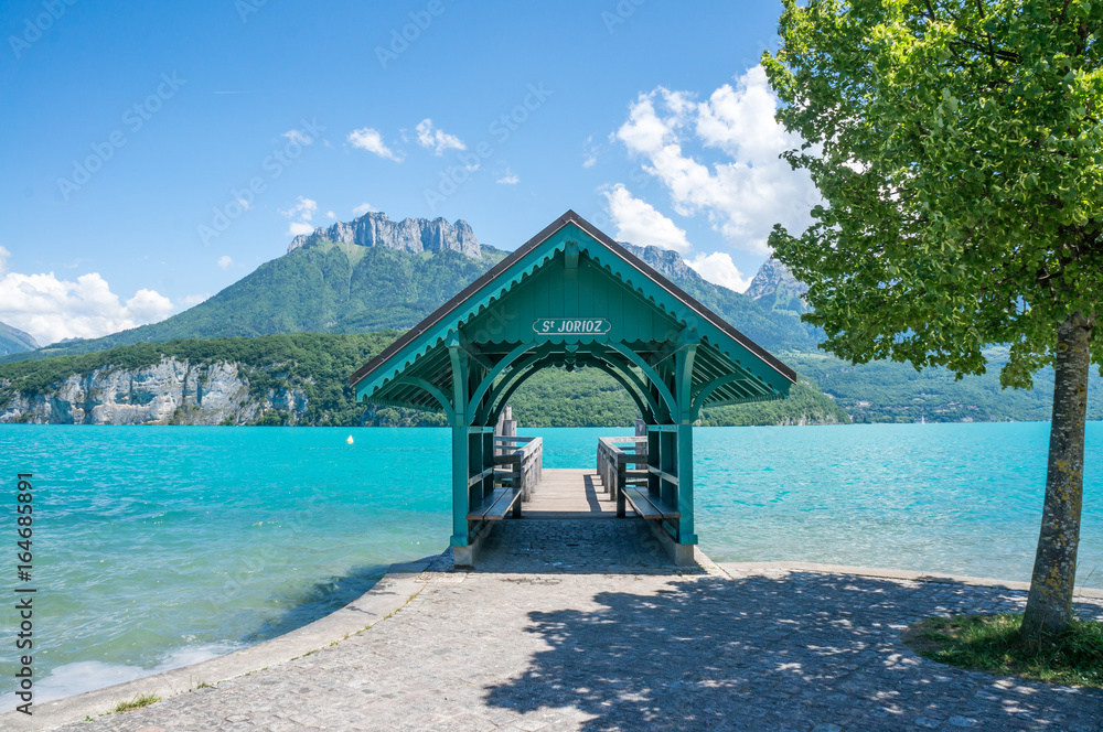 Fototapeta premium Waiting house for tourists to embark ships to Saint Joriz on Lac d'Annecy