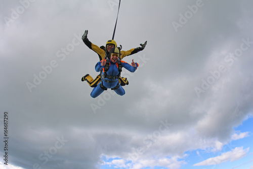 Fototapeta Naklejka Na Ścianę i Meble -  Tandem skydiving