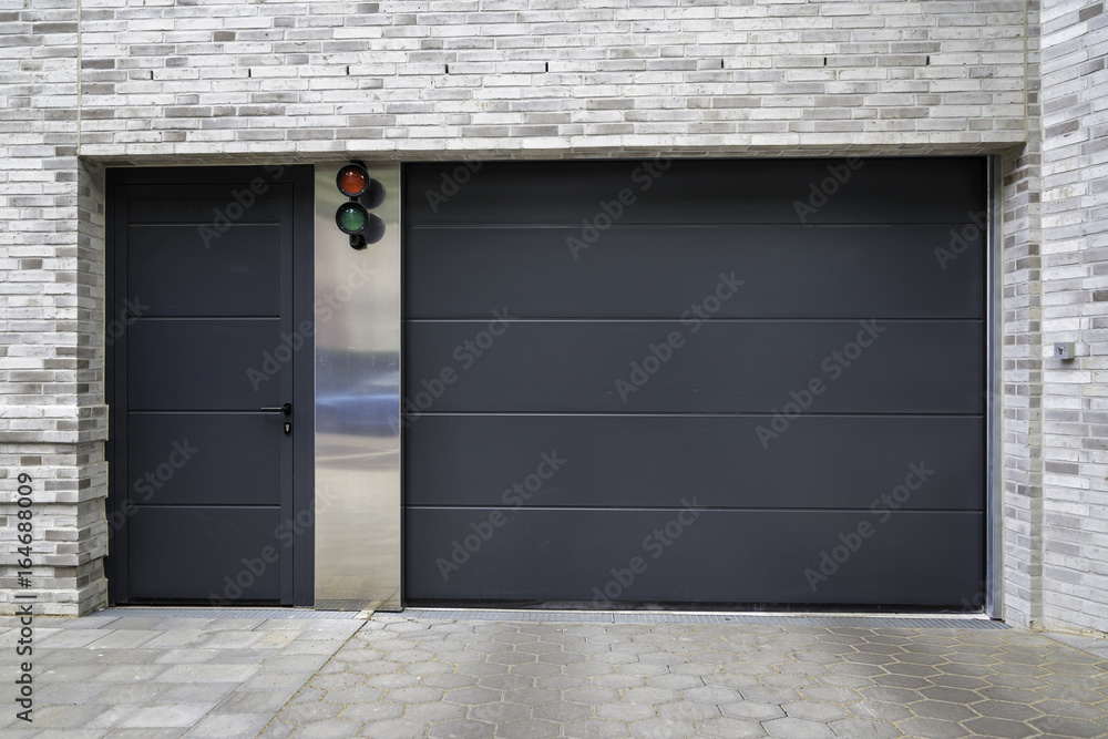 Fototapeta premium Garagentor in Klinkerbau