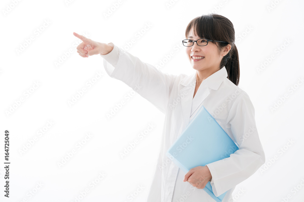 白衣の女性、医者、薬剤師、指をさす、目標、未来、将来、希望 白衣の女性、医者、薬剤師、指をさす、目標、未来、将来、希望