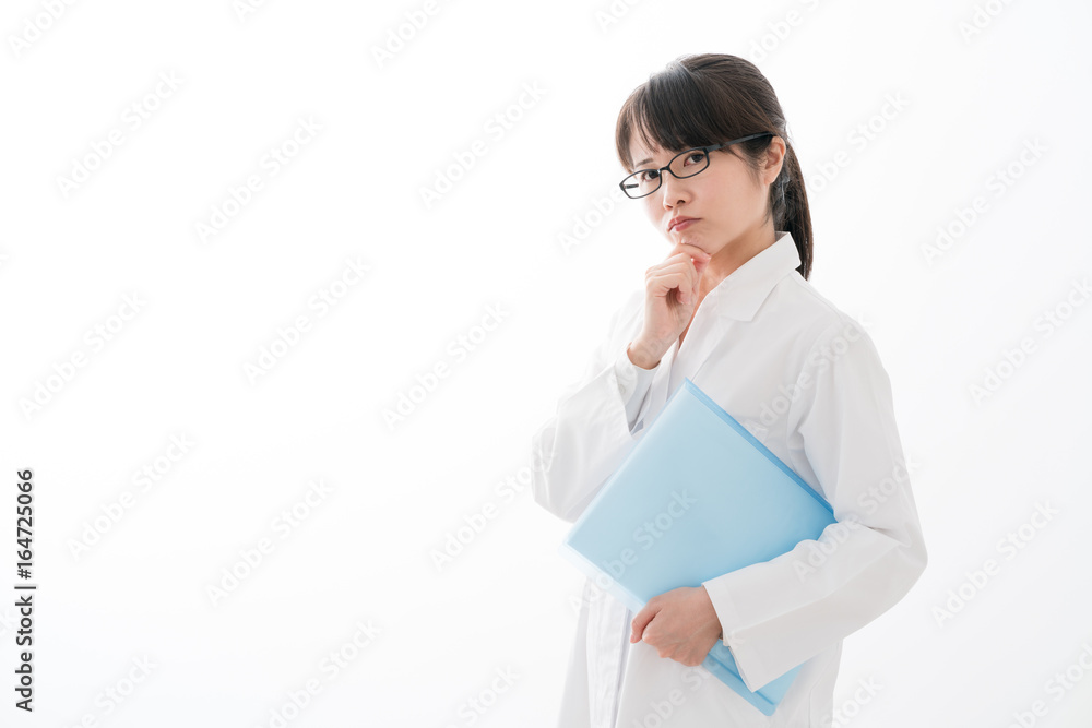 白衣の女性、医者、薬剤師、考える、ひらめく、悩む 白衣の女性、医者、薬剤師、考える、ひらめく、悩む