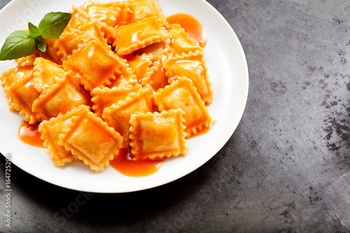 Tableau sur toile Fresh homemade Italian ravioli pasta