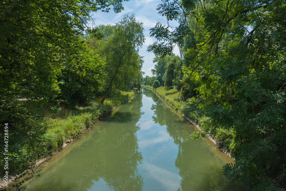 idylle am Wasser - Fluss durch den Wald idylle am Wasser - Fluss durch den Wald
