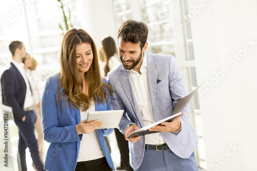 Young bussiness couple in t...