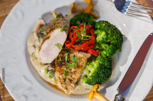 Grilled chicken, cream sauce with mushrooms chanterelles, broccoli and roasted red peppers