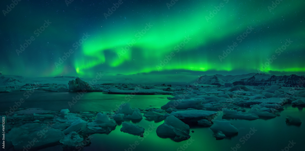 Fototapeta premium Jokulsarlon Lagoon Aurora