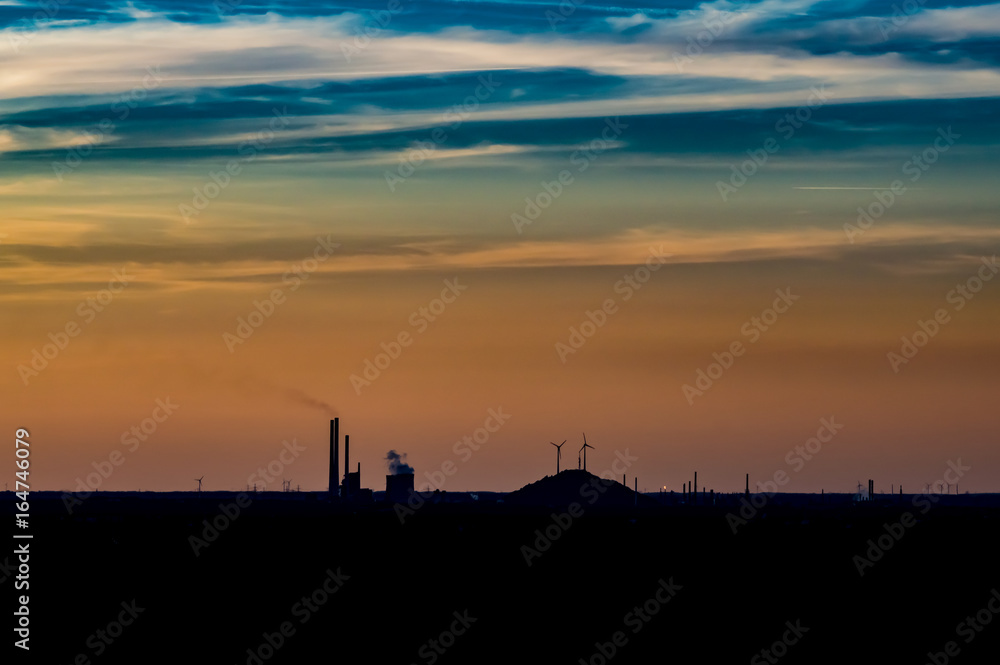 Luftbild / Sunset / Panorama Sonnenuntergang an Industrieanlage