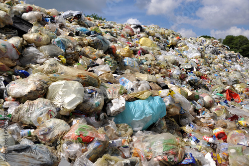 Müll, Plastik, Müllhalde, Müllkippe, Deponie, Plastikmüll, Verpackungen, Recycling, Umweltschutz, Müllverwertung, Wertstoff, Abfall, Kommune, Müllabfuhr, Recyclinghof, Abfallwirtschaft photo